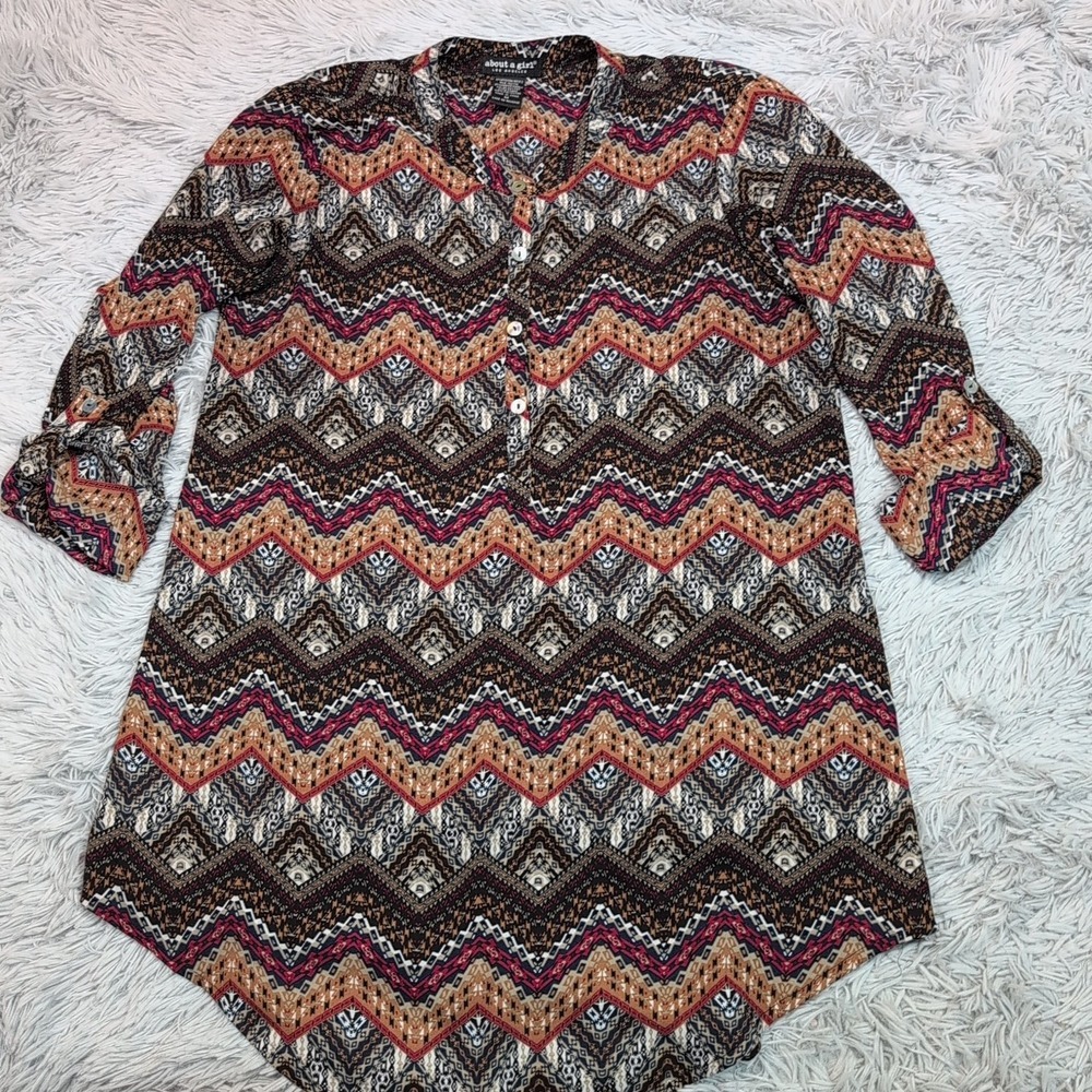About A Girl Shirt Womens M‎ Multicolor Tunic Aztec Native Western Lightweight